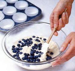 Как добавить в тесто для кексов чернику
