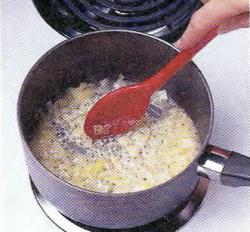 Приготовление сырного соуса