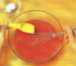 Шаг 3. Добавление сока лайма в томатную смесь