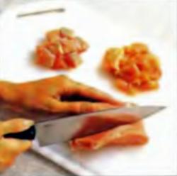 Шаг 3. Резка свинины и курицы