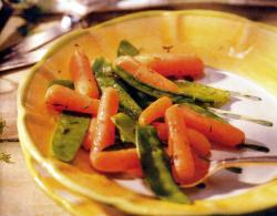 Фото готовой моркови с горошком