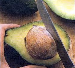 Как извлечь косточку авокадо