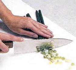 Как нарезать лук-порей