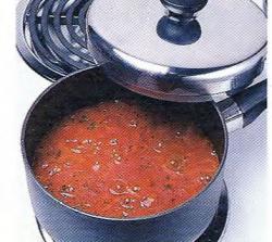 Как тушить на медленном огне томатный соус